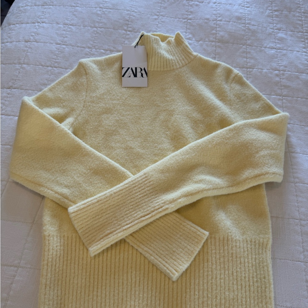 Zara Baby Yellow Women's Turtleneck Sweater M